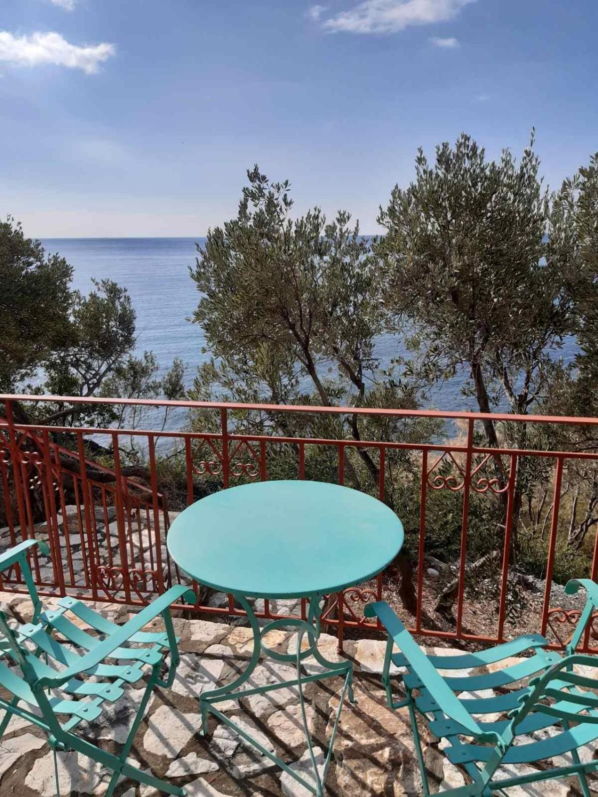Δωμάτια Κόκκινος Πύργος Plomari Dış mekan fotoğraf
